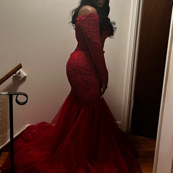 This was my senior prom dress, It was only worn for maybe 2 hours good condition - Picture 2 of 6